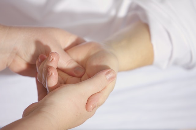 treatment-finger-keep-hand-16147
